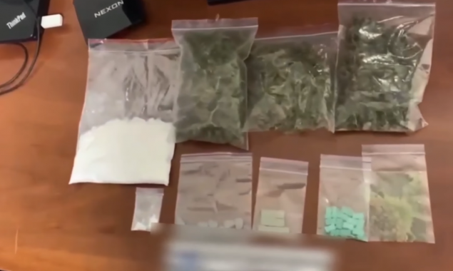 У Борисполі правоохоронці затримали торговця наркотиками (відео)